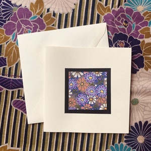 Carte papier japonais Chyogami - motif floral mauve et corail