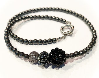 Hematite Gemstone Necklace: Elegant Beaded Design