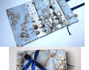 Travel jewelry pouch in toile de Jouy fabric