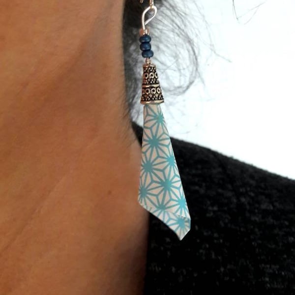 Boucles d'oreilles cône tibétain en origami, perles bleues, attaches argent