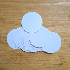 50 étiquettes rondes carton épais glacé blanc diamètre 5 cm pour embellissement et création