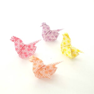 Pâques, quatre petites poules en origami réalisées main