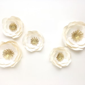 Fleurs en papier, décoration de table image 1