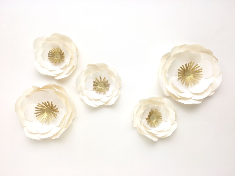 Paper flowers, table decoration image 1