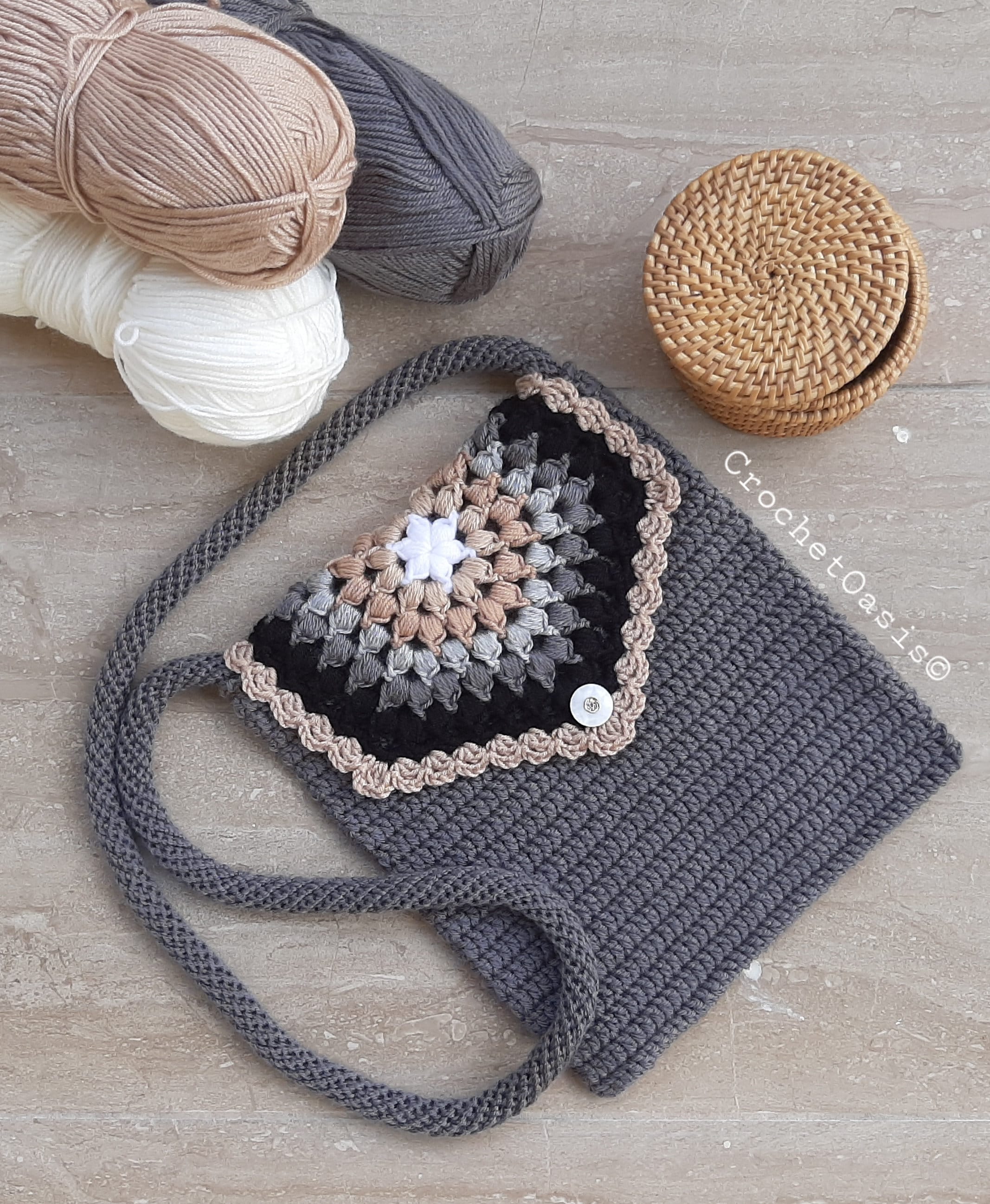 Tobago Bag, an easy crochet summer bag pattern made from hexagons