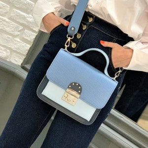 Blaue Crossbody mit breitem Riemen, Leder Umhängetasche, Blaue Leder Crossbody,