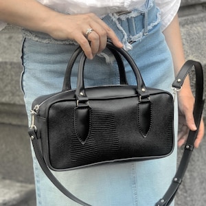Schwarze Leder Umhängetasche, schwarze Ledertasche, Geschenk für sie, hergestellt in der Ukraine
