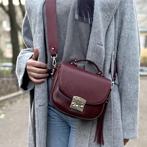 Disponible en 25 couleurs ! Sac à bandoulière bordeaux, bandoulière avec large bandoulière, bandoulière en vigne