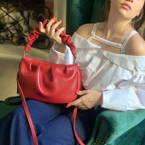 Rote Hobo Tasche aus Leder, elegante weiche Tasche, Crossbody Tasche, rote Hobo Tasche, Leder Umhängetasche, Geschenk für Sie
