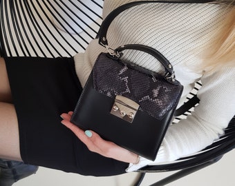 Sac bandoulière cuir noir, cuir imitation python, sac bandoulière femme, sac fait main, luxe, bandoulière noir, cadeau pour elle