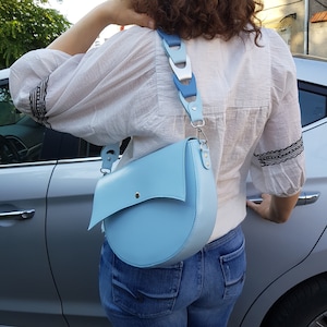 Hellblaue Crossbody Tasche, Kleine Crossbody Geldbörse, Mittelgroße Geldbörse, Leder Damentasche, elegante Tasche