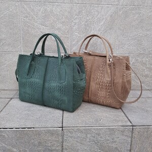 Handbag made of vintage genuine leather, green bag with handles, green leather handbag, crocodile leather embossing image 3