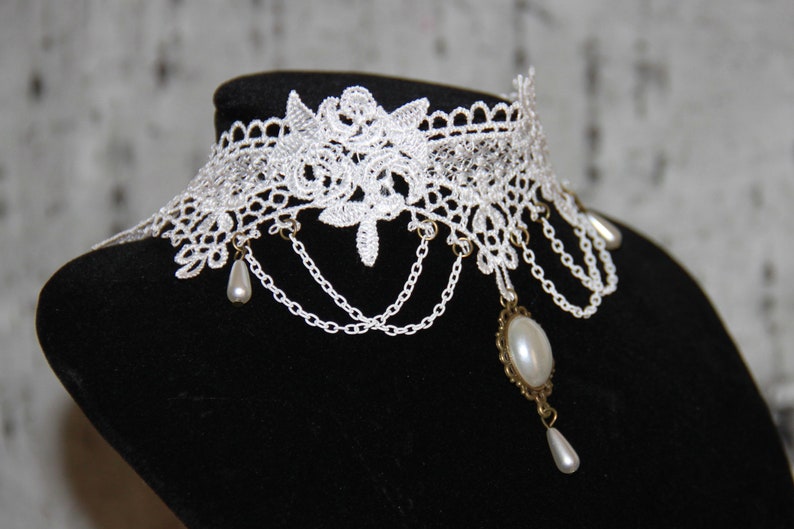 Collier ras de cou en dentelle blanche style gothique baroque mariage lolita victorien image 3