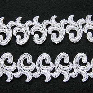 Dentelle guipure blanche motif fleur mariage