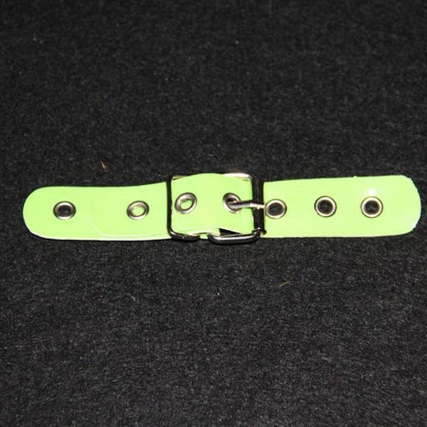 Appliques ceinture en skaï vernis vert