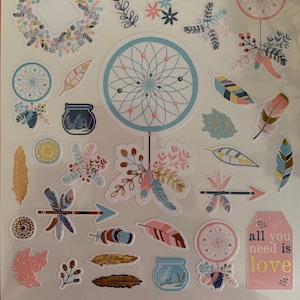 Stickers attrape rêves magie plumes  dimension planche 12,5 cm x 7,5 cm  autocollants noir doré décoration pour grimoires