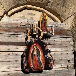 Sac Cadeau Spirituel Vierge de Guadalupe - Statue 30 cm, Bougie & Livret Neuvaine, Image