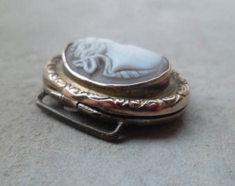 Cameo opening old shell and gold 9 CT back and front marked: 9 CT BACK & FRONT
