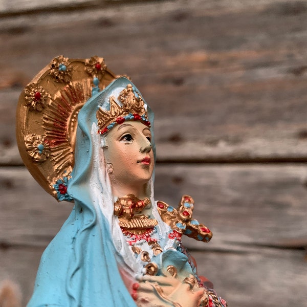 Erzulie Freda (Virgin of Solidarity) statue 20 cm high in resin. Paint touch-ups done by myself