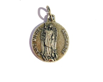 Saint Michel, médaille métal couleur argentée vieilli   18 mm