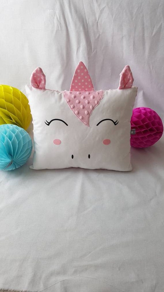 Doudou Coussin Licorne Ultra Doux Différents Coloris Au Choix. Cadeau d'anniversaire ou en Déco Dans