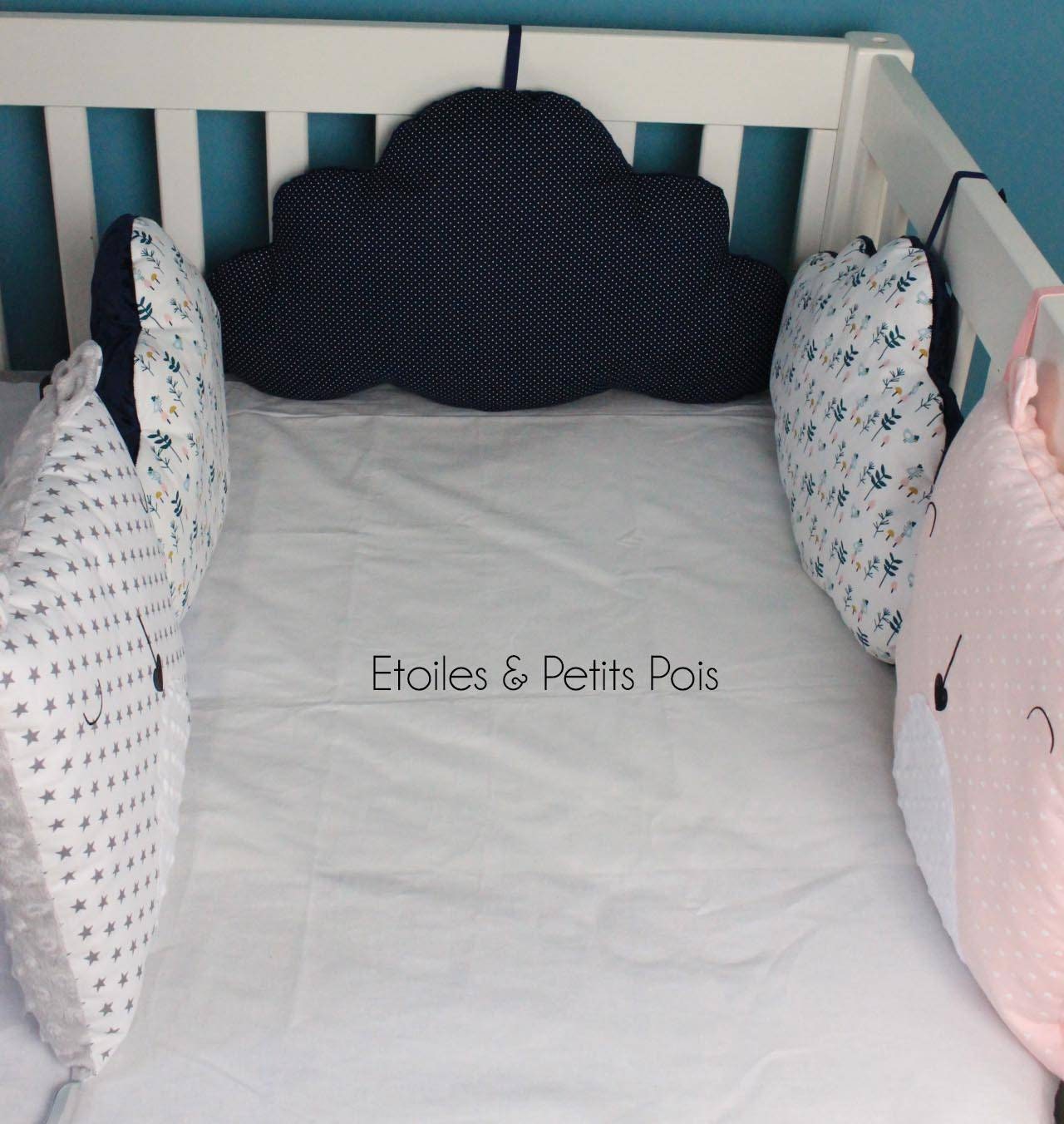 Tour de Lit Bébé Coussins Nuages et Oursons. Tons Bleu Marine, Gris Rose. Pour en 60cm ou 70cm