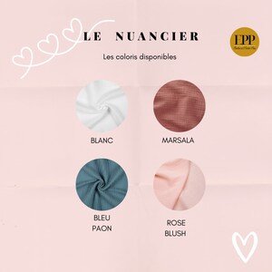 Lange bébé brodé et personnalisé avec une initiale couronne de feuilles et un prénom. Plusieurs coloris au choix. Blanc