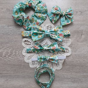 Noeuds papillon en Liberty et accessoires pour toute la famille. Taille adulte et taille enfant. Plusieurs coloris au choix. Vert