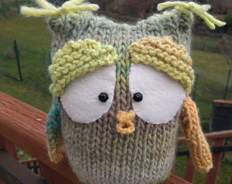 Green owl knitted blanket