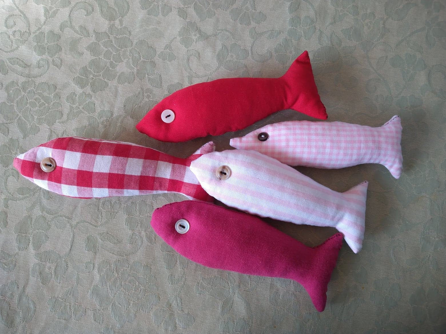 Ban de Poissons Roses et Rouges en Tissu