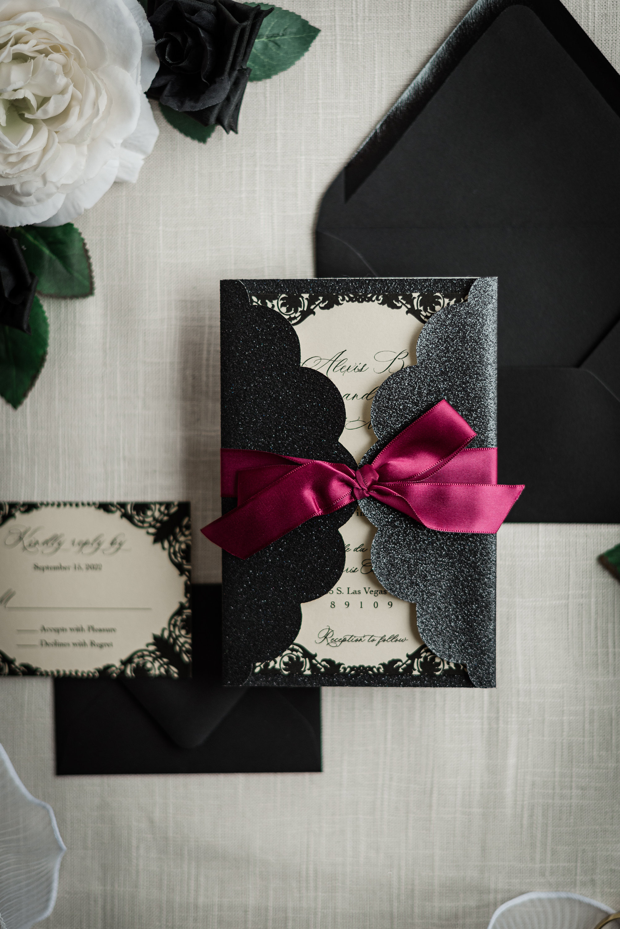 Invitación de boda gótica / Invitación en negro y rojo / Invitación de boda  romántica oscura - Etsy México, image size:2003x3000