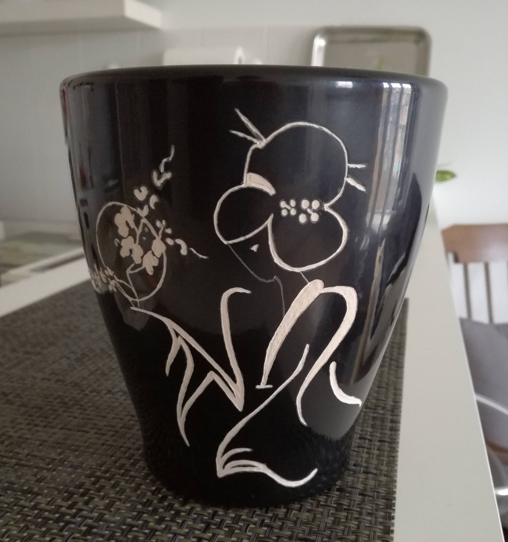 Cache Pot Noir de 15 cm en Porcelaine Personnalisable - Gravure Geisha
