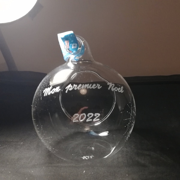 Boule de Noël en verre ouverte à suspendre de 8 cm personnalisation offerte - Gravure " Mon premier Noël " + prénom et date ou anniversaire