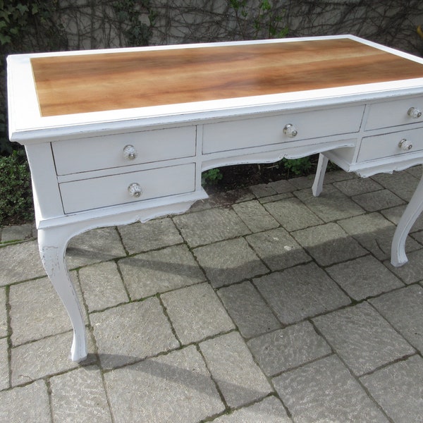 Bureau peint blanc patiné et bois naturel, 5 tiroirs