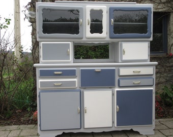 Buffet Mado relooké gris blanc et bleu dessus inox