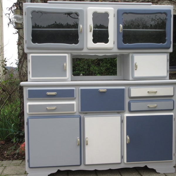 Buffet Mado relooké gris blanc et bleu dessus inox