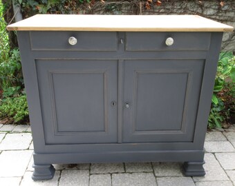 Buffet bas gris patiné en noyer, 2 portes, 2 tiroirs