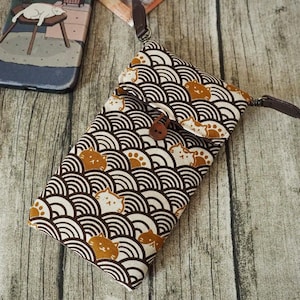 Japanische Welle Brown Katzentelefon Umhängetasche mit Innentasche und verstellbarem Riemen, personalisiertes Geschenk für Katzenliebhaber