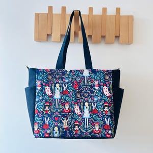 Alice im Wunderland Umhängetasche, Crossbody-tasche, Handtasche mit verstellbarem abnehmbaren Riemen, Reißverschlusstaschen