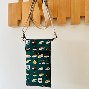 Borsa a tracolla per telefono con motivo giapponese Sushi Cat Green, tasca interna e tracolla regolabile, regalo personalizzato per gli amanti dei gatti.