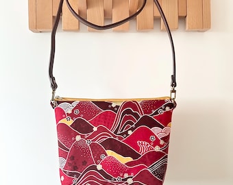 花柄刺繍パッチワークショルダーバッグ：日本製キルティングクロス 