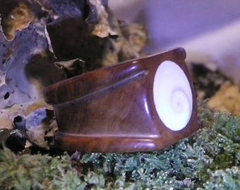 Ring carved in Burr Heather with inlay &quot;eye of Shiva&quot;