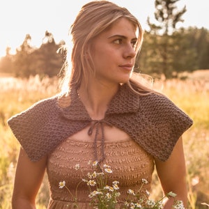 Outlander Inspired Capelet | Crochet PDF Pattern Capelet | Knitted Capelet | Historical Costume | Claire&#39;s Boar Hunt | Shoulder Cape | Short