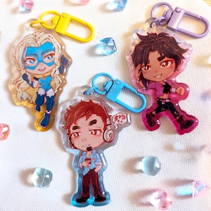 Charms acrílicos inspirados en DISPATCH / Robert Robertson, Invisigal, Blazer rubio