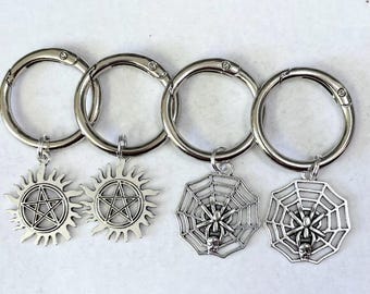 Charms para botas con pentagramas o telarañas. Hechos a mano.