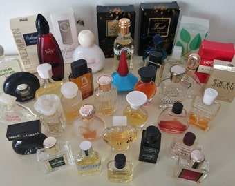 Bouteilles de parfum miniatures de collection, lot de 20 parfums différents, maison de poupée, collection, décor de salle de bain