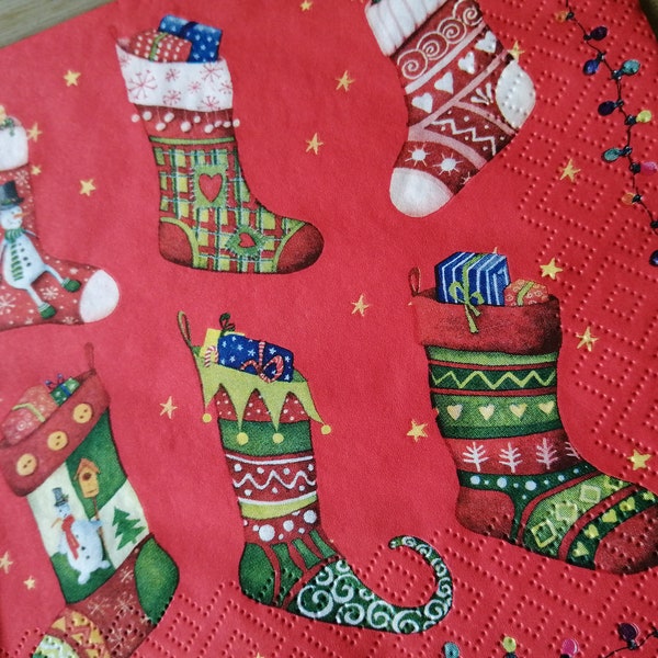 Serviette en papier "Chaussettes de Noël", 33x33, vendue par 3, collage, scrapbooking, DIY, bas de Noël, chaussette lutin