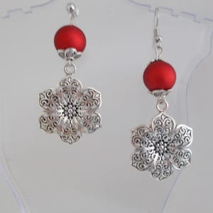 Earrings silvered carved flowers and red beads