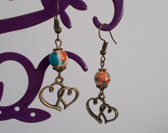 Boucles d'oreilles Double COEUR bronze et perles CORAIL TURQUOISE écru marbrées