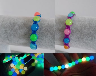 Bracelet PERLES FLUO visible la nuit pour enfant fil macramé fil au choix